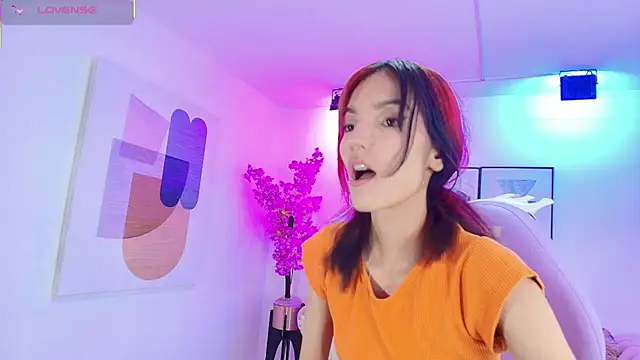 Dafne huges online show from October 24, 2025, 7:43 pm