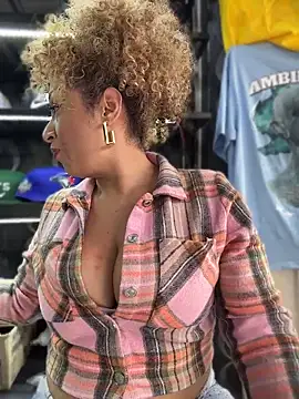 Snapshot of Katti_Barrera chatting on June 22, 2026, 7:00 pm Katti Barrera online show from June 22, 2026, 7:00 pm