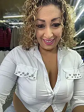 Snapshot of Katti_Barrera chatting on July 3, 2026, 9:21 pm Katti Barrera online show from July 3, 2026, 9:21 pm