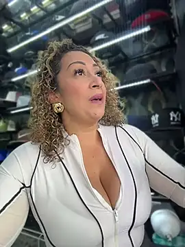 Snapshot of Katti_Barrera chatting on July 16, 2026, 6:25 pm Katti Barrera online show from July 16, 2026, 6:25 pm