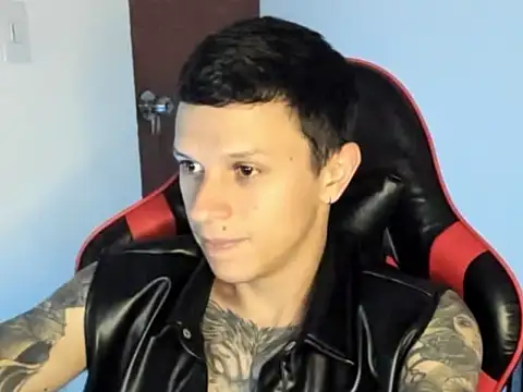 Snapshot of goodboy69l chatting on May 19, 2026, 1:00 am goodboy69l online show from May 19, 2026, 1:00 am