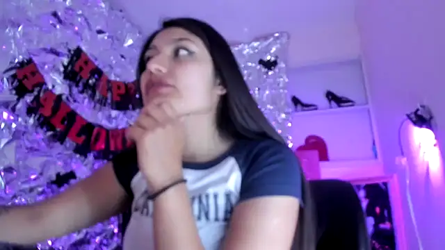 Snapshot of SarahStones chatting on October 25, 2025, 7:49 am SarahStones online show from October 25, 2025, 7:49 am