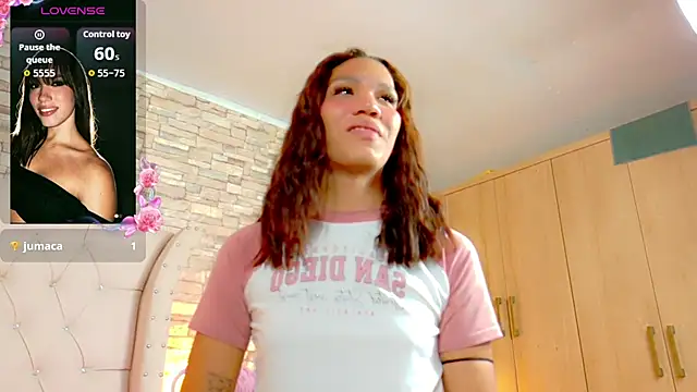 Snapshot of Sara-Smith- chatting on June 25, 2026, 11:26 am Sara-Smith- online show from June 25, 2026, 11:26 am