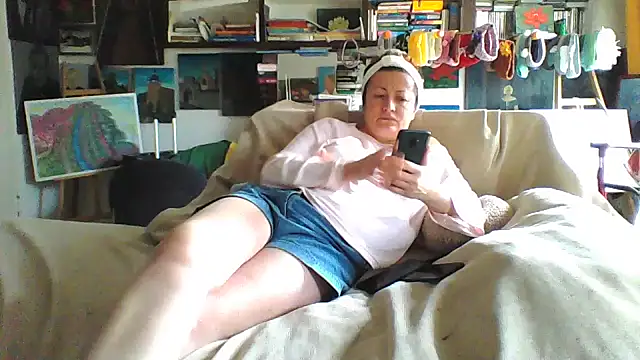 MariaAnaSunshine online show from November 18, 2025, 11:47 am