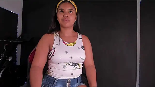 zoe roux21 online show from January 8, 2025, 11:41 pm