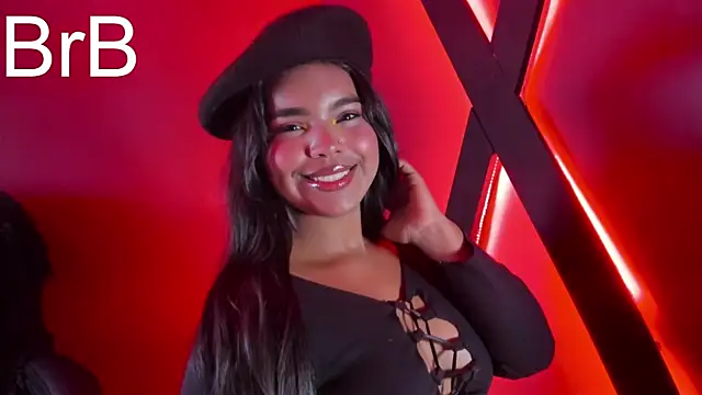 zoe roux21 online show from October 4, 2025, 9:46 pm