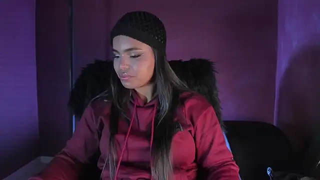 zoe roux21 online show from December 17, 2025, 3:01 am