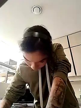 scarlet castro online show from November 4, 2025, 3:55 pm