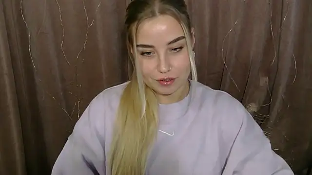 KristyHoney online show from December 18, 2024, 9:47 am