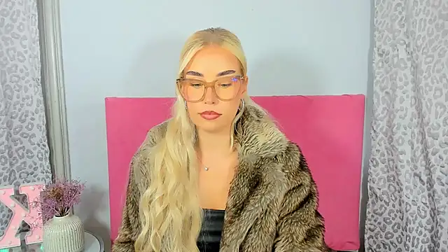 KristyHoney online show from October 9, 2025, 2:15 pm