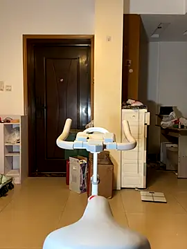 Snapshot of Tastemystrawberry chatting on October 18, 2025, 3:35 pm Tastemystrawberry online show from October 18, 2025, 3:35 pm