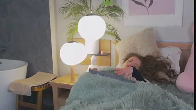 AshleyDouglas online show from March 7, 2025, 12:01 pm