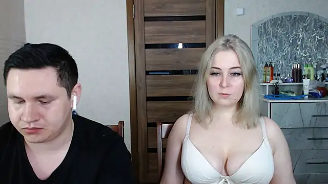 Snapshot of Kristy-Max chatting on March 4, 2025, 7:43 pm Kristy-Max online show from March 4, 2025, 7:43 pm