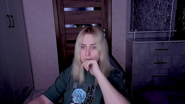 Kristy-Max online show from April 15, 2026, 8:20 pm