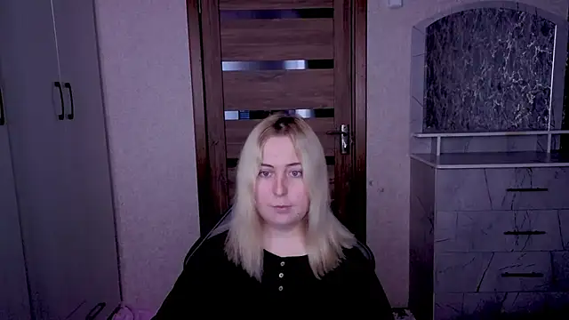 Kristy-Max online show from April 22, 2026, 8:21 pm