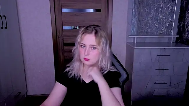 Kristy-Max online show from June 22, 2026, 8:50 pm