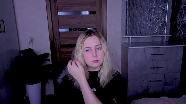 Kristy-Max online show from July 3, 2026, 8:37 pm