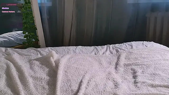 SunnyRisha online show from September 28, 2025, 5:13 am