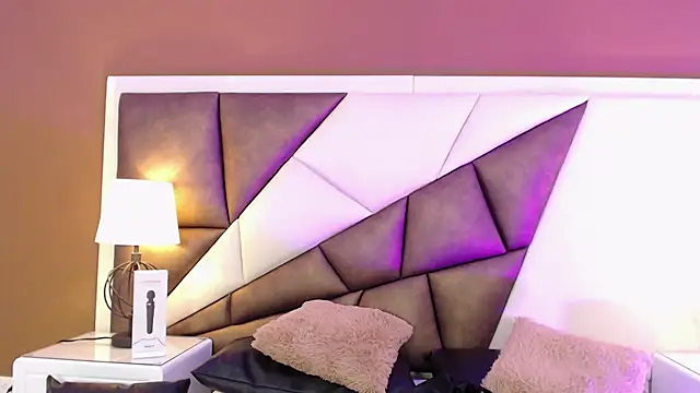 Snapshot of KarolandMichel chatting on December 21, 2024, 5:51 pm KarolandMichel online show from December 21, 2024, 5:51 pm