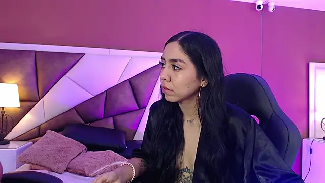 Snapshot of KarolandMichel chatting on December 29, 2024, 4:08 pm KarolandMichel online show from December 29, 2024, 4:08 pm