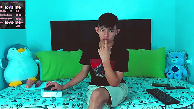 Tonny twink  online show from February 9, 2025, 8:11 am