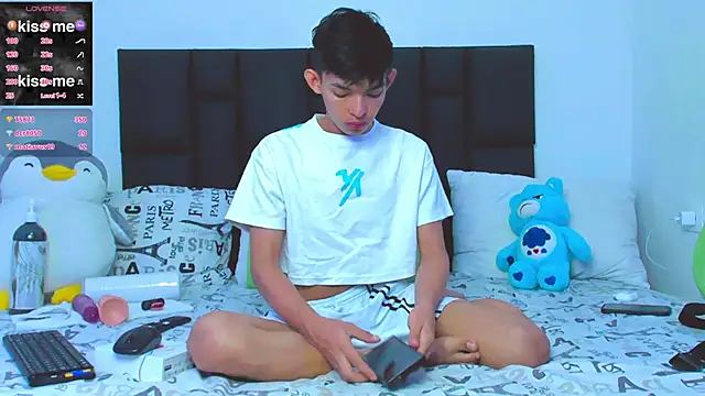 Tonny twink  online show from February 23, 2025, 4:35 pm