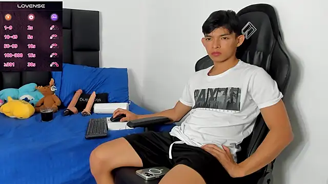 Tonny twink  online show from February 21, 2026, 11:06 pm