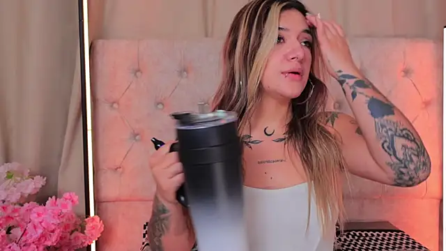 ashleyvalirya online show from January 8, 2025, 9:53 am