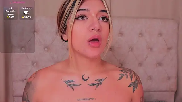 ashleyvalirya online show from January 28, 2025, 10:12 am