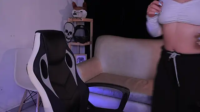 ashleyvalirya online show from October 29, 2025, 4:04 am