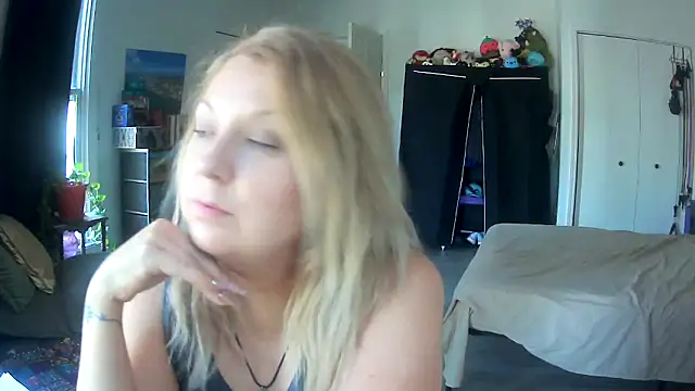 Snapshot of RubyGissing chatting on October 1, 2025, 9:21 pm RubyGissing online show from October 1, 2025, 9:21 pm