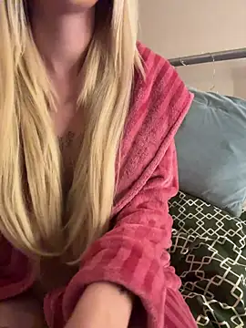 Snapshot of saskiapierce chatting on October 19, 2025, 12:33 am saskiapierce online show from October 19, 2025, 12:33 am