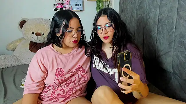 Snapshot of maddie-and-chelsea- chatting on October 3, 2025, 11:18 am maddie-and-chelsea- online show from October 3, 2025, 11:18 am