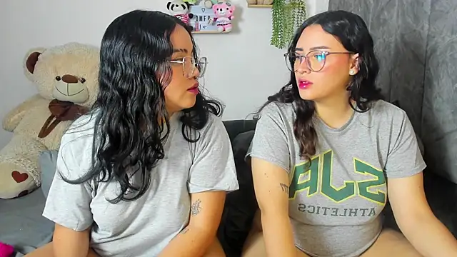 Snapshot of maddie-and-chelsea- chatting on October 26, 2025, 10:21 am maddie-and-chelsea- online show from October 26, 2025, 10:21 am