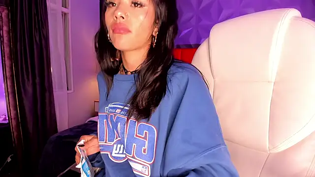 Snapshot of Giovanna_oliveira chatting on March 2, 2025, 6:37 am Giovanna oliveira online show from March 2, 2025, 6:37 am