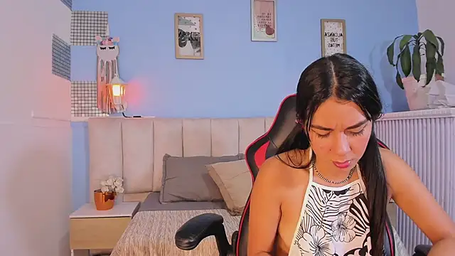 Snapshot of lyzzi_smith01 chatting on January 8, 2025, 10:37 pm lyzzi smith01 online show from January 8, 2025, 10:37 pm