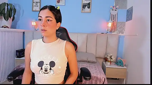 Snapshot of lyzzi_smith01 chatting on January 21, 2025, 7:28 pm lyzzi smith01 online show from January 21, 2025, 7:28 pm