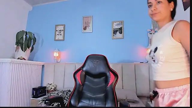 Snapshot of lyzzi_smith01 chatting on January 22, 2025, 1:31 am lyzzi smith01 online show from January 22, 2025, 1:31 am