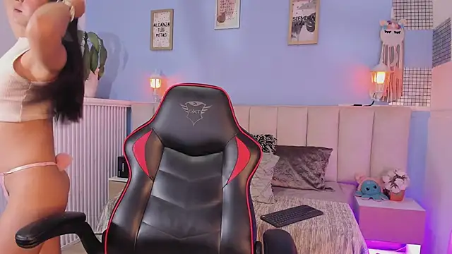 Snapshot of lyzzi_smith01 chatting on January 28, 2025, 7:42 pm lyzzi smith01 online show from January 28, 2025, 7:42 pm