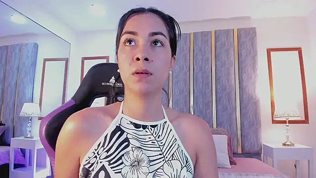 Snapshot of lyzzi_smith01 chatting on February 14, 2025, 2:07 am lyzzi smith01 online show from February 14, 2025, 2:07 am