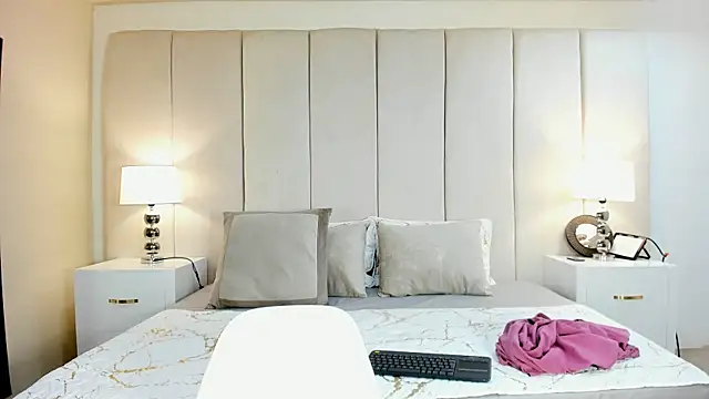 Snapshot of lyzzi_smith01 chatting on February 25, 2025, 1:06 pm lyzzi smith01 online show from February 25, 2025, 1:06 pm