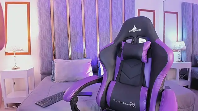 Snapshot of lyzzi_smith01 chatting on March 4, 2025, 2:17 am lyzzi smith01 online show from March 4, 2025, 2:17 am