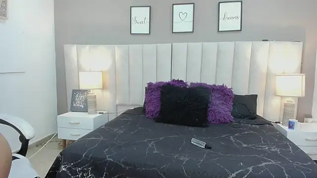 Snapshot of lyzzi_smith01 chatting on March 14, 2025, 5:02 pm lyzzi smith01 online show from March 14, 2025, 5:02 pm