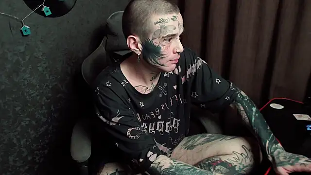 lonelycrystal online show from September 29, 2025, 6:46 pm