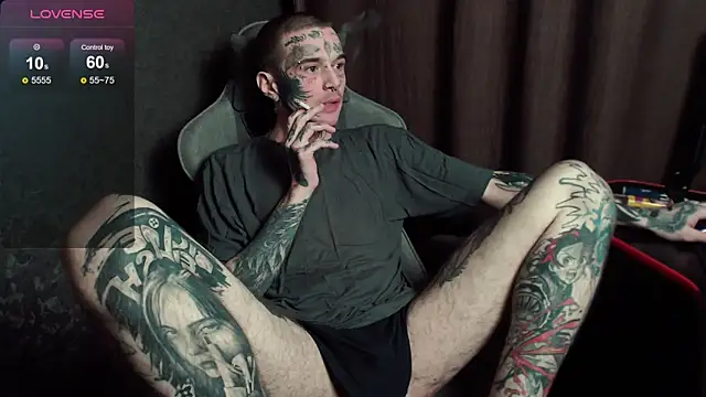 lonelycrystal online show from October 28, 2025, 9:17 pm