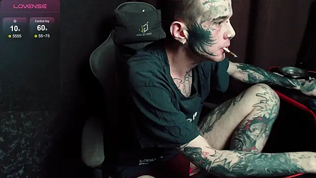 lonelycrystal online show from October 29, 2025, 5:47 pm