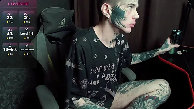 lonelycrystal online show from October 31, 2025, 11:44 am