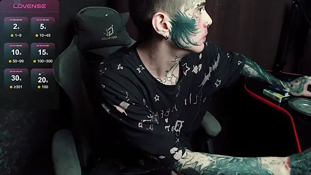 lonelycrystal online show from November 3, 2025, 12:28 pm