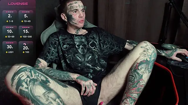 lonelycrystal online show from November 6, 2025, 8:32 pm