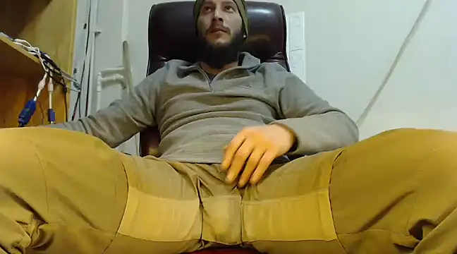 hardbigcock16 online show from January 22, 2025, 1:32 pm